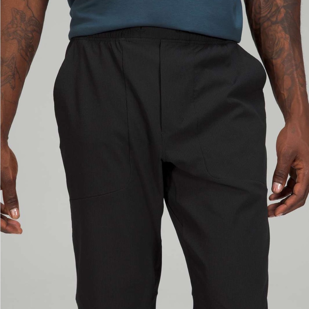 Never worn Lululemon ABC jogger WOVEN AIR size small black